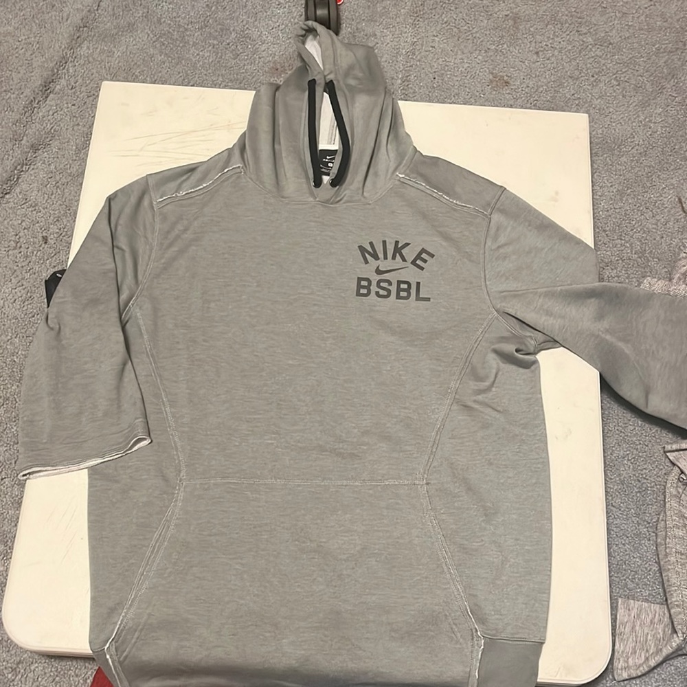 men’s Nike medium lightweight sweatshirt, three-quarter length sleeve